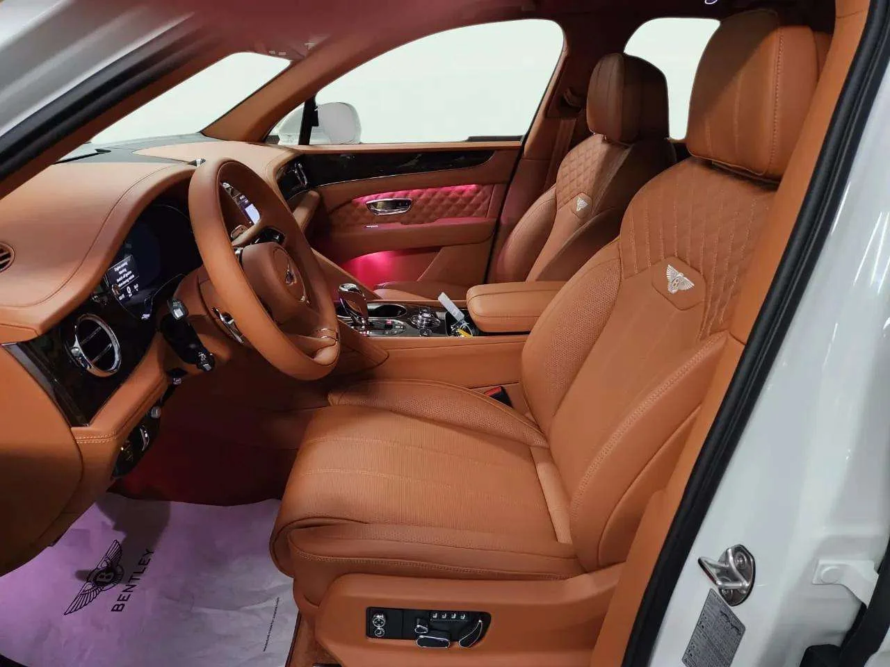 Bentley Bentayga 2022 White rental in Dubai thumbnail 4