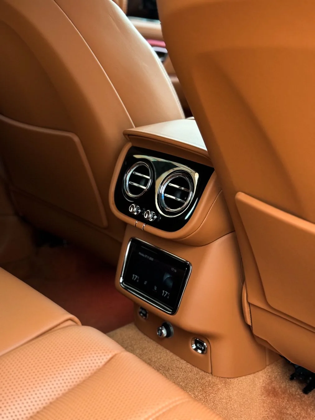 Bentley Bentayga 2024 Black rental in Dubai thumbnail 9