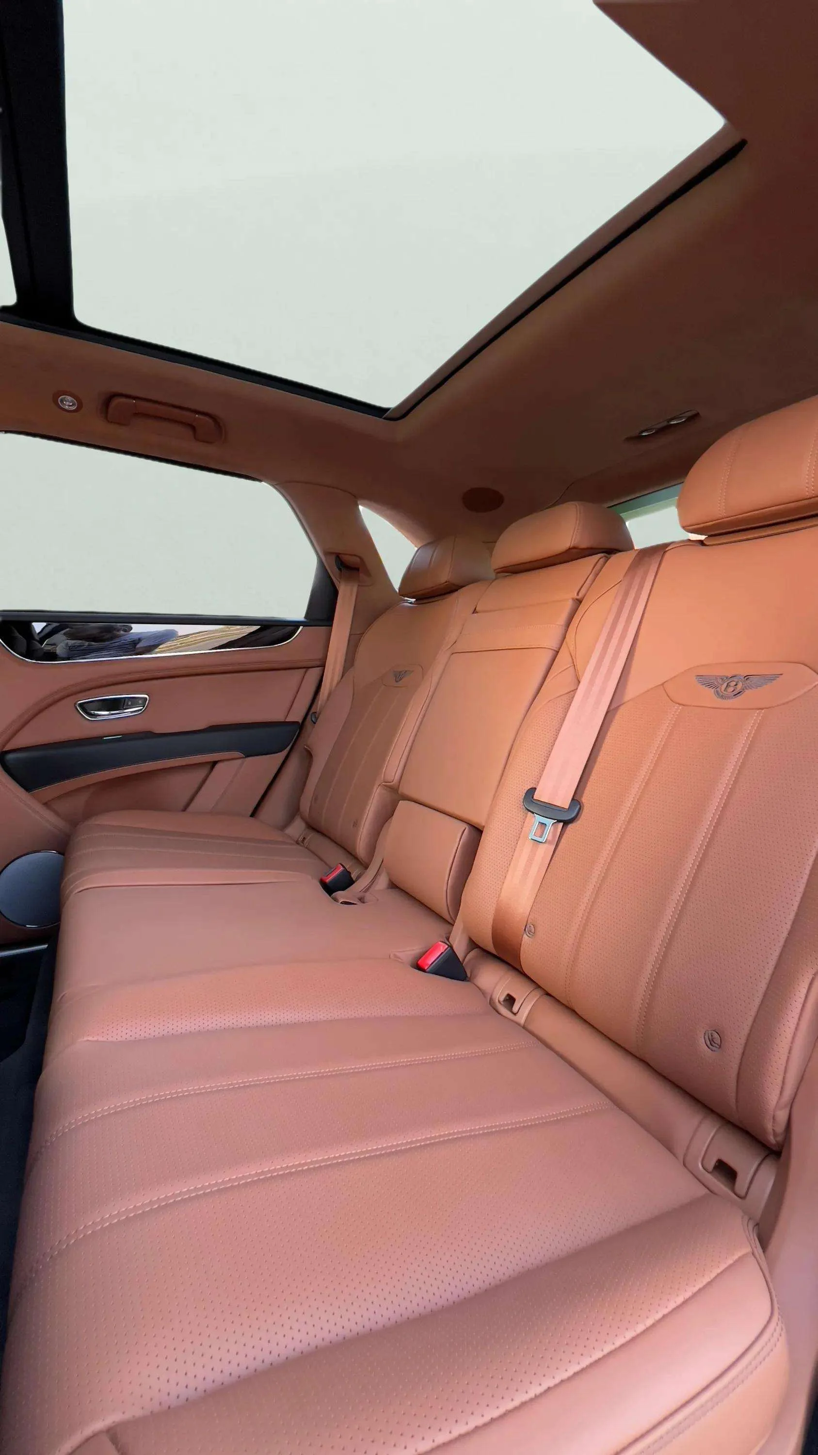 Bentley Bentayga 2025 White rental in Dubai thumbnail 8