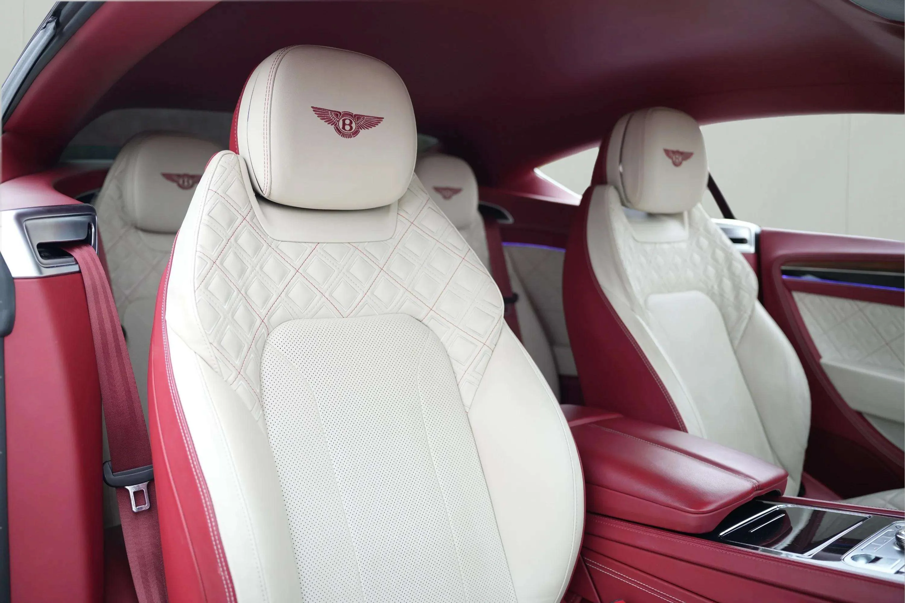 Bentley Continental Gt 2023 White rental in Dubai thumbnail 8