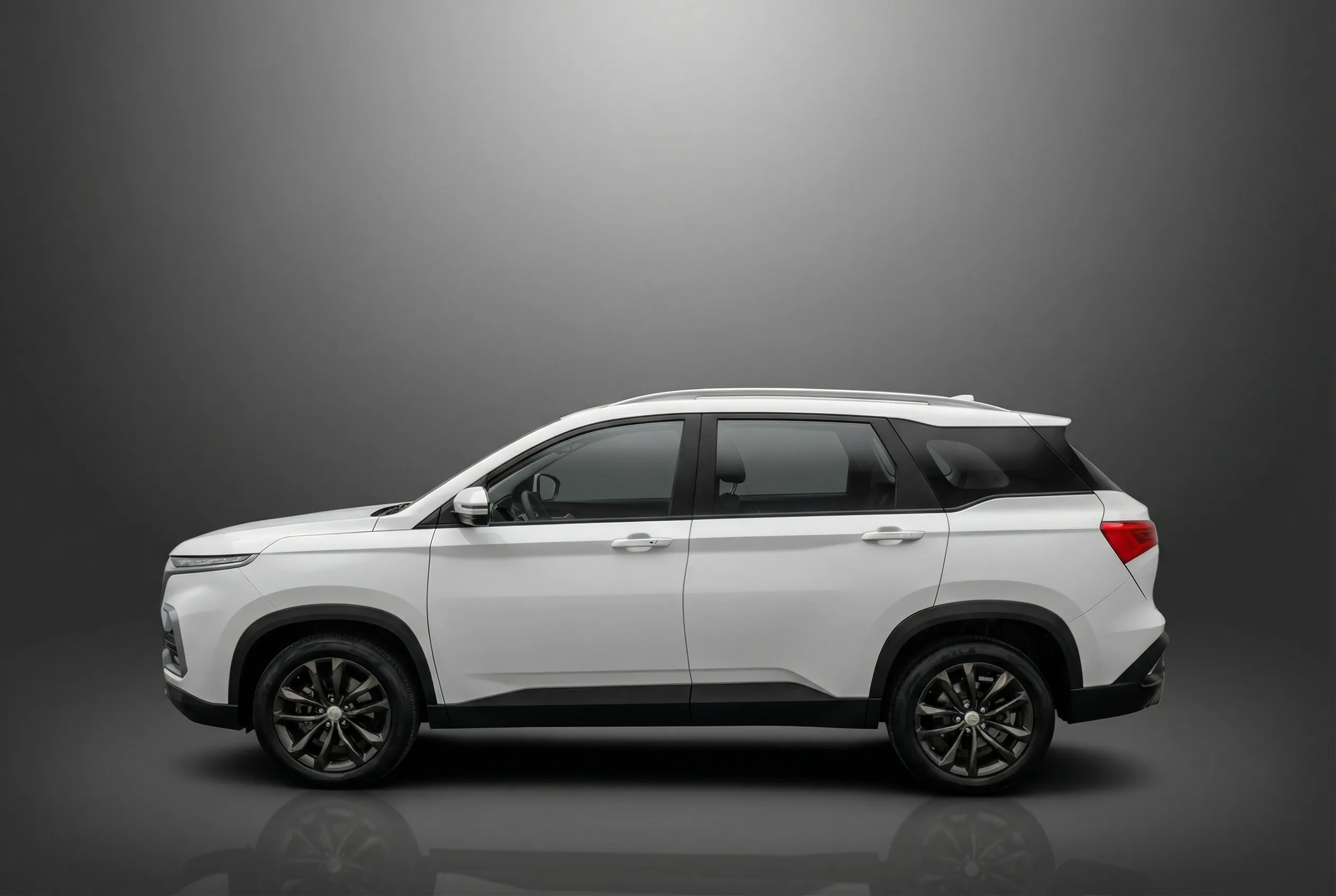 Chevrolet Captiva 2023 White rental in Dubai thumbnail 2