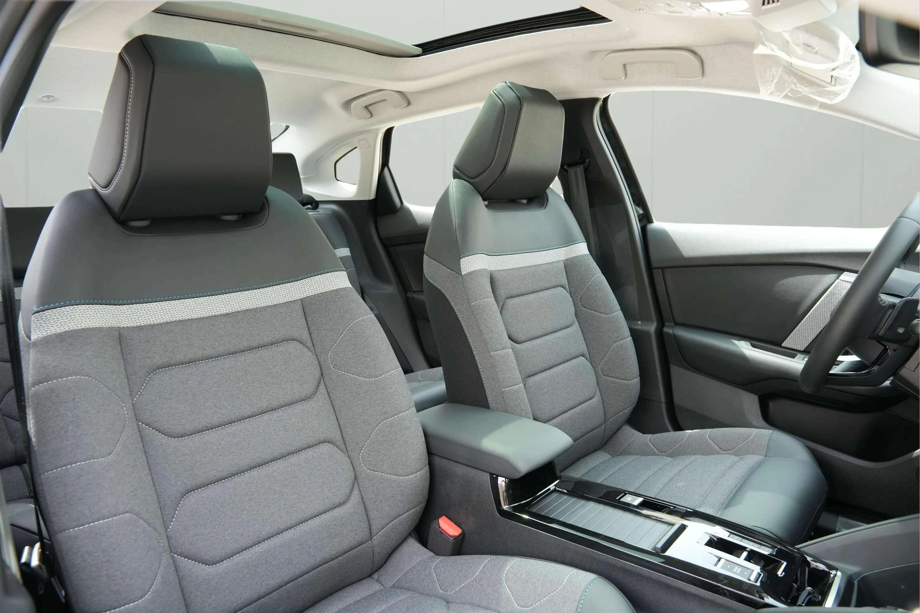 Citroën C4 X 2025 Black rental in Dubai thumbnail 5
