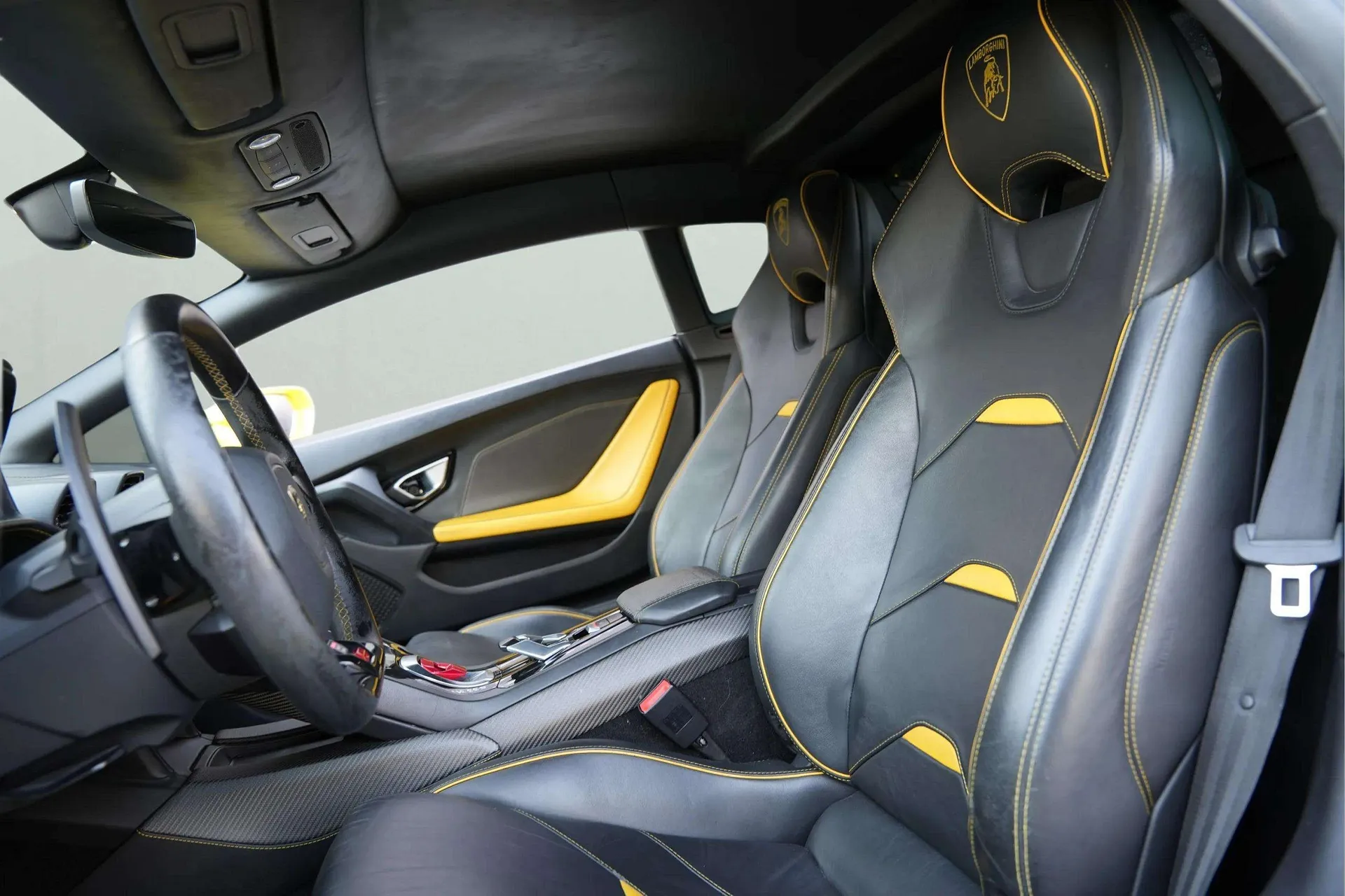 Lamborghini Huracan Evo Coupe 2020 Yellow rental in Dubai thumbnail 5