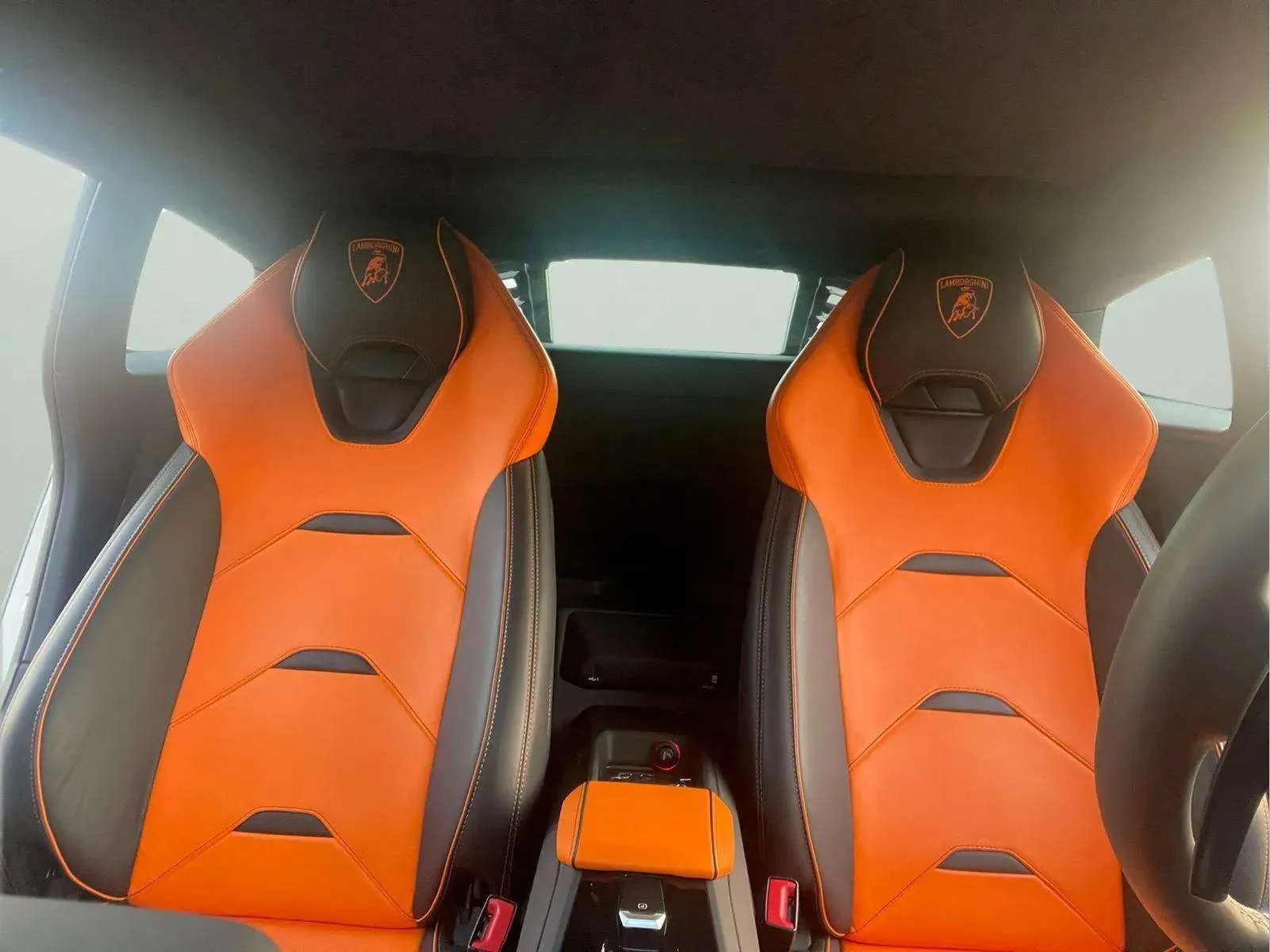 Lamborghini Huracan Evo Coupe 2021 White rental in Dubai thumbnail 5