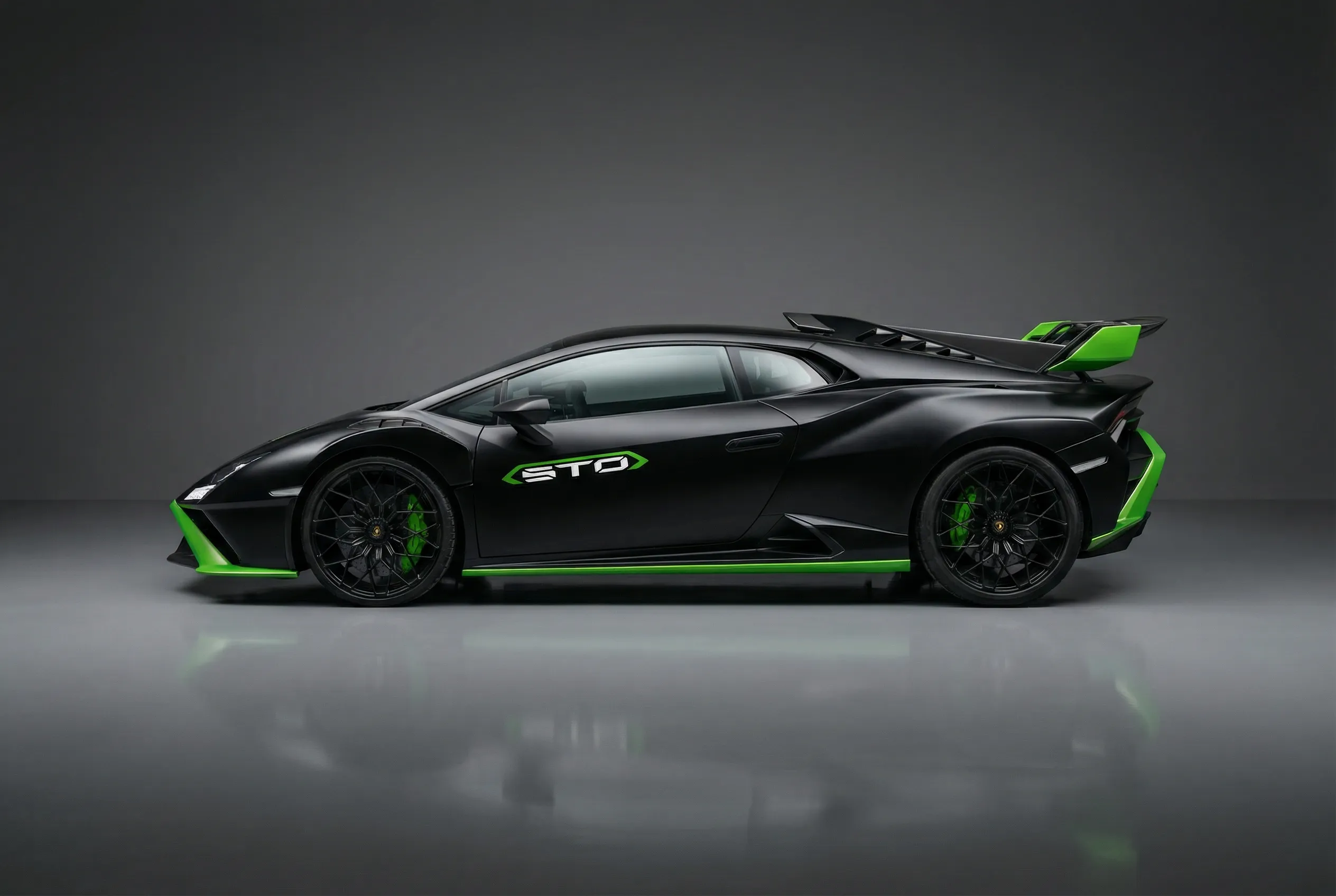 Lamborghini Huracan Sto 2022 Green rental in Dubai thumbnail 3