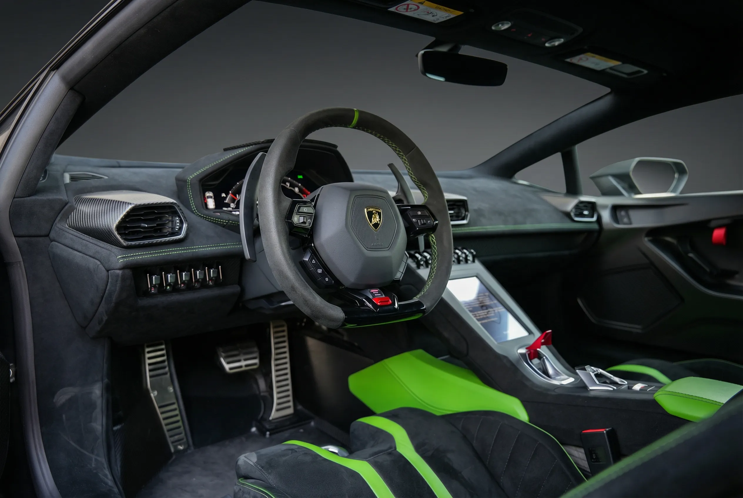 Lamborghini Huracan Sto 2022 Green rental in Dubai thumbnail 4
