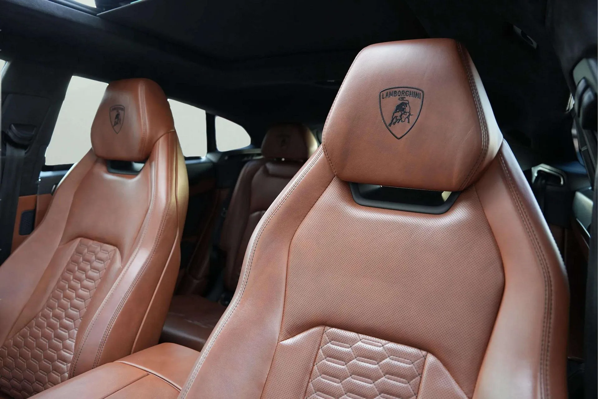 LAMBORGHINI Urus - Image 5