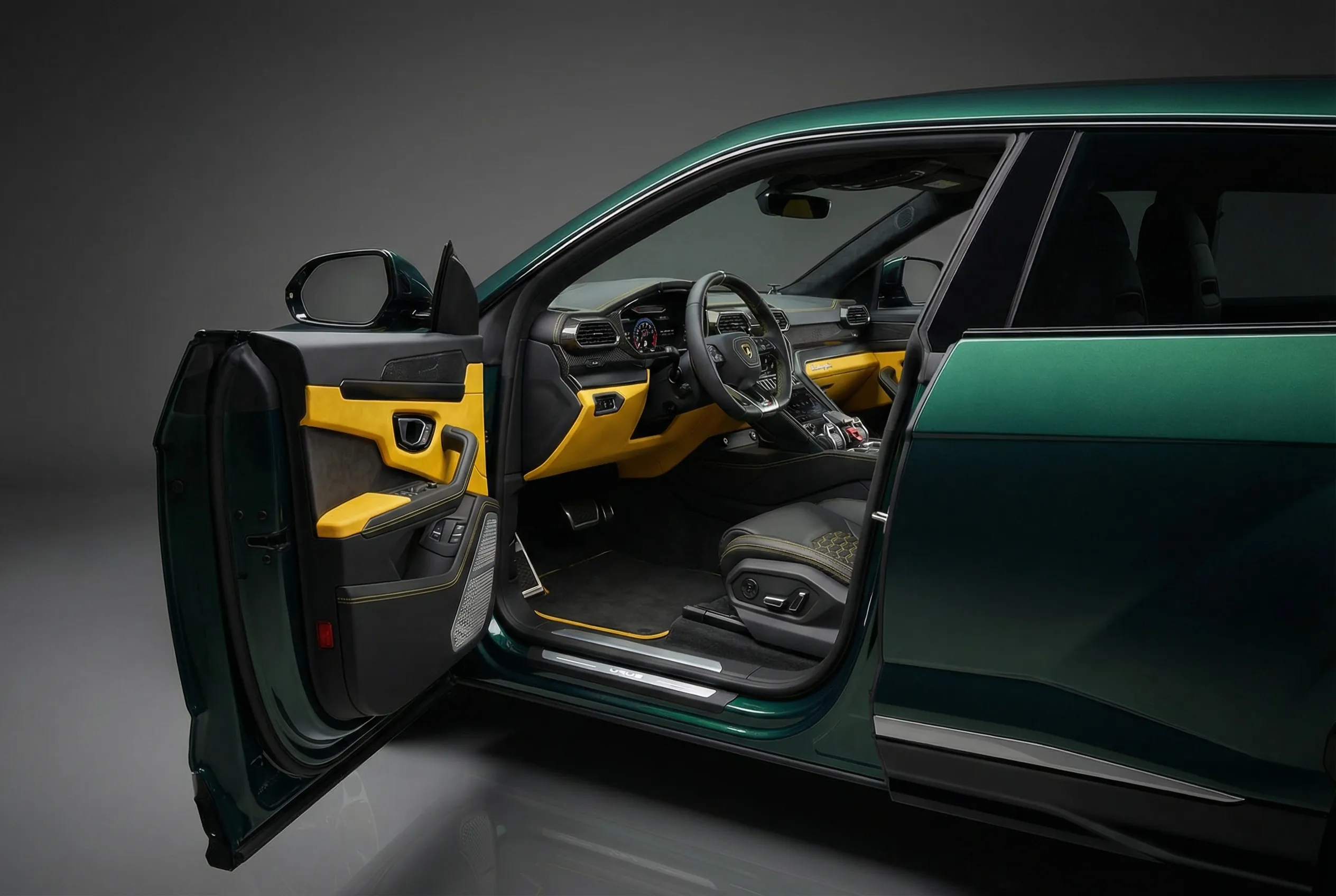 Lamborghini Urus 2022 Green rental in Dubai thumbnail 3