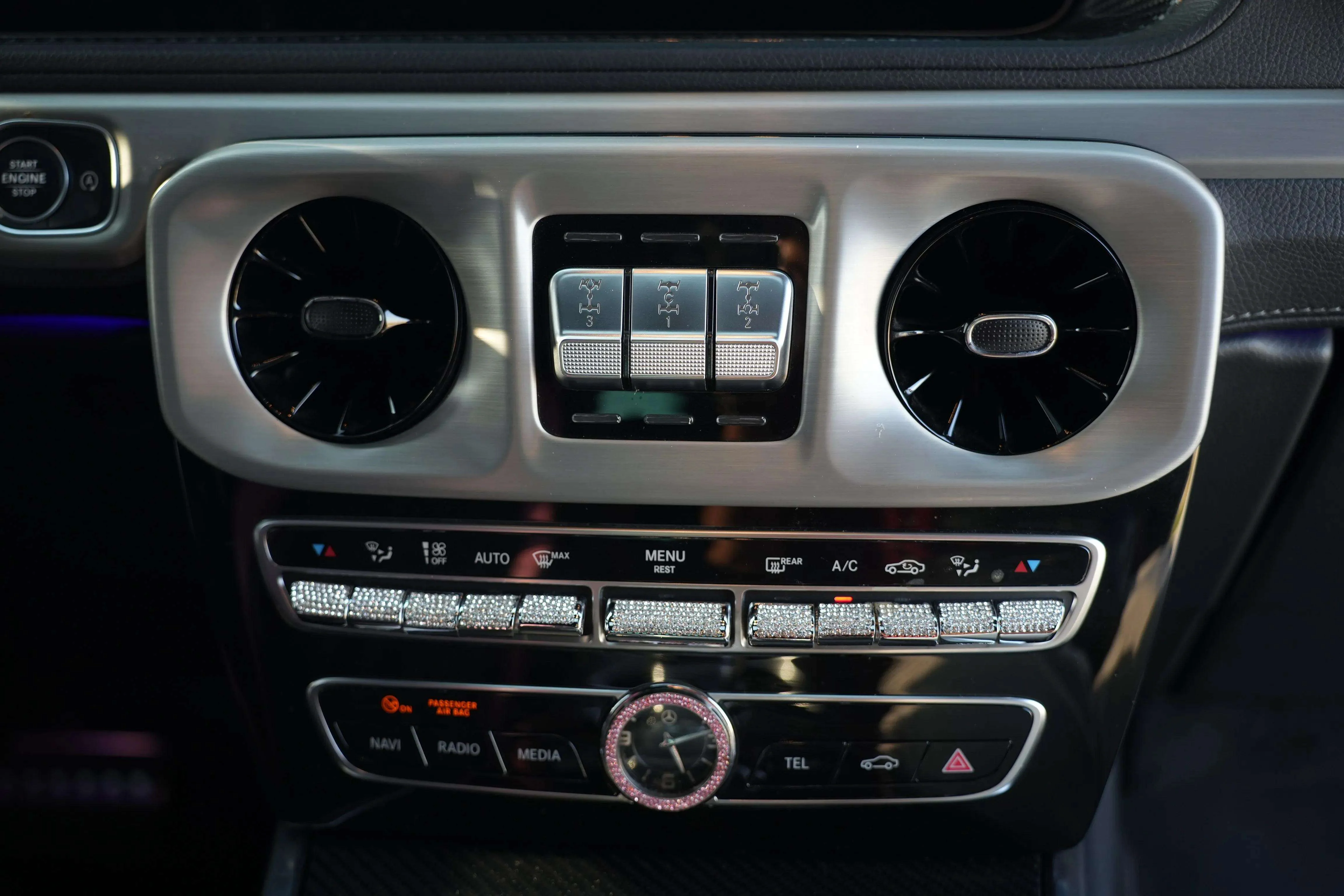 Mercedes G500 2021 Pink rental in Dubai thumbnail 5