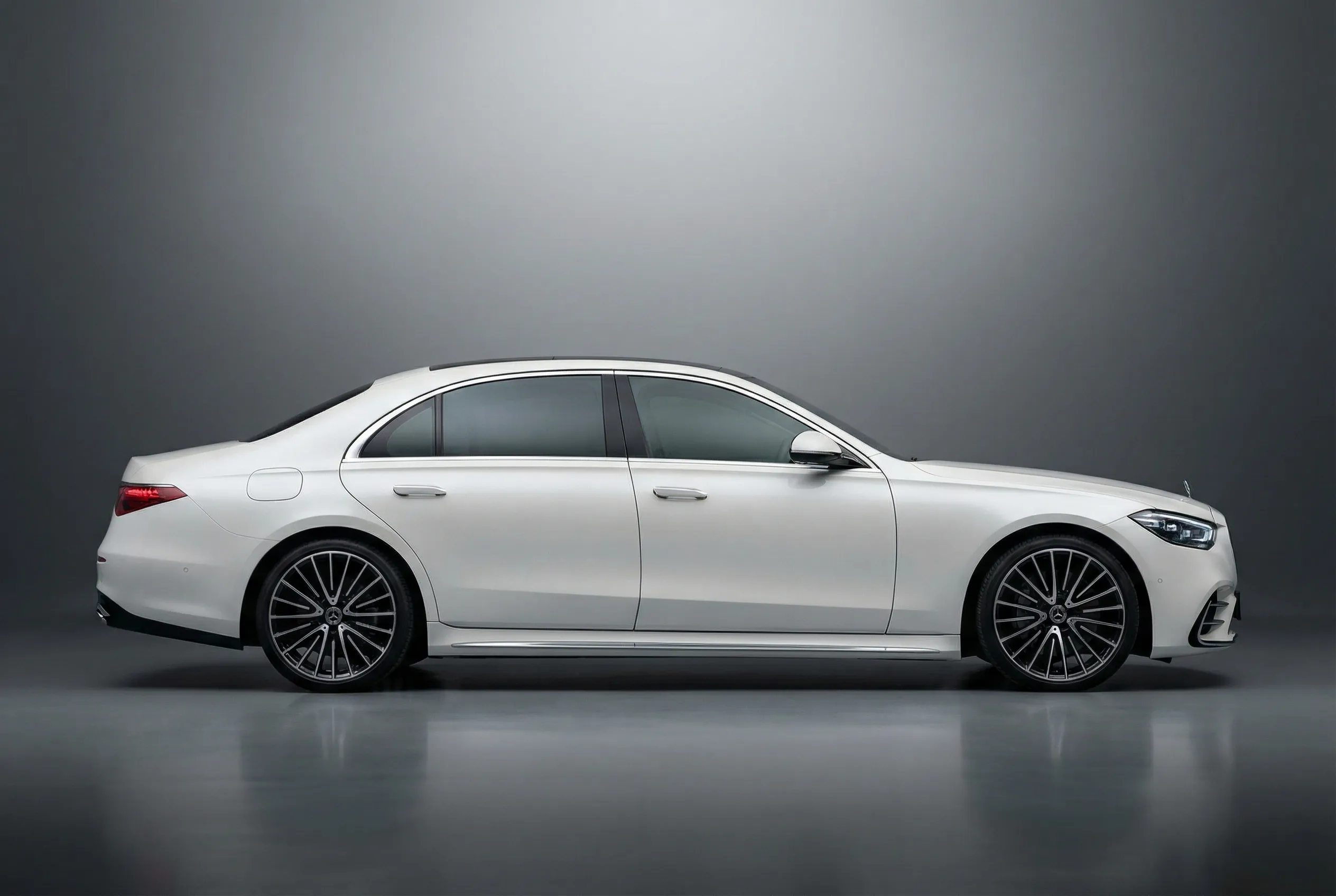 Mercedes S580 2023 White rental in Dubai thumbnail 3