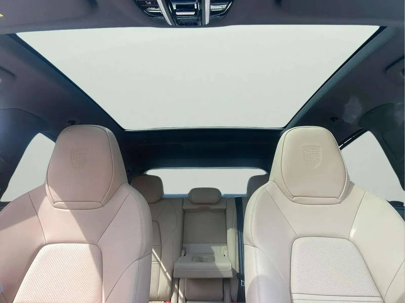 Porsche Cayenne 2022 Black rental in Dubai thumbnail 5