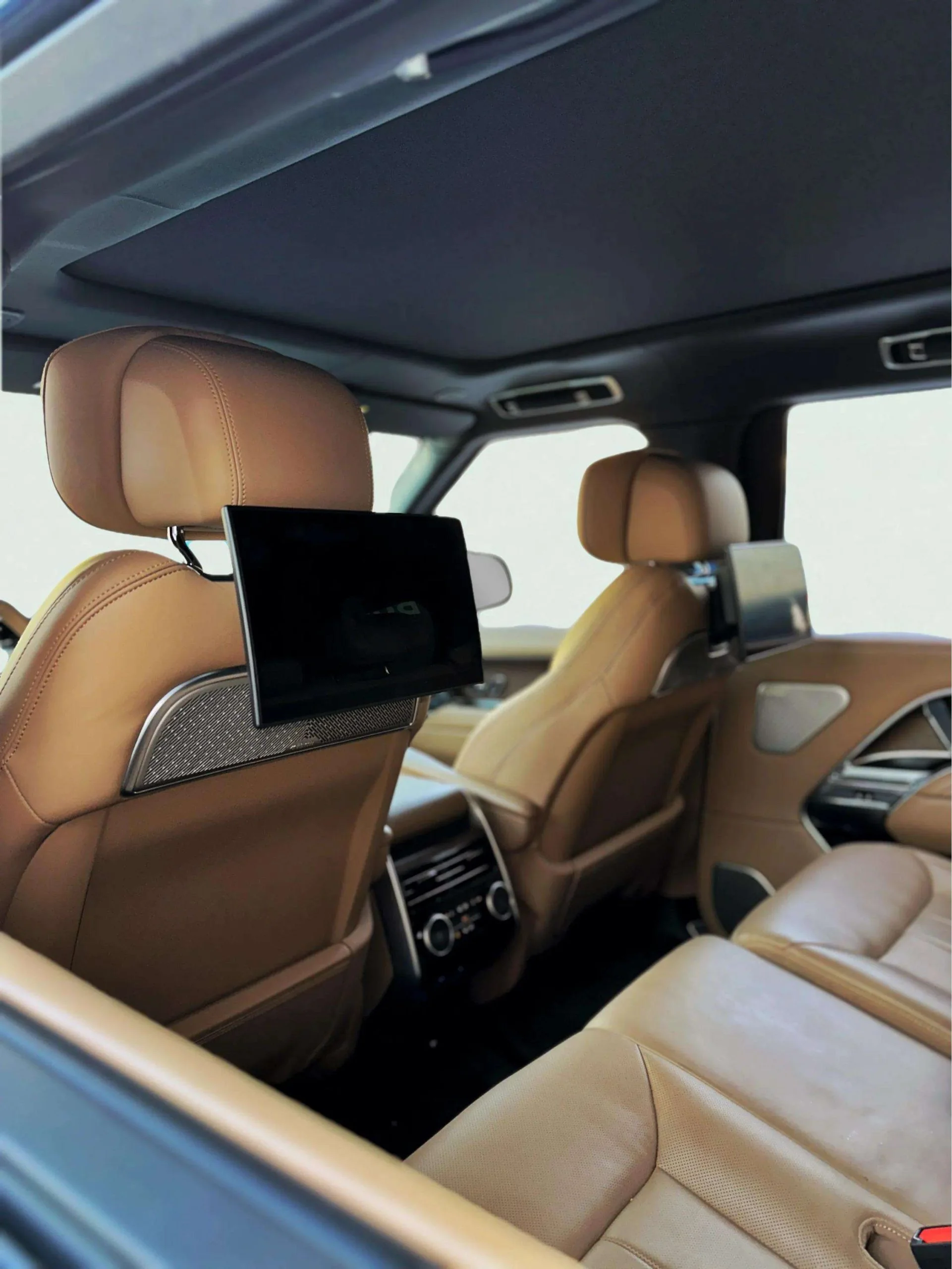 Land Rover Range Rover 7 Seats 2024 Black rental in Dubai thumbnail 5