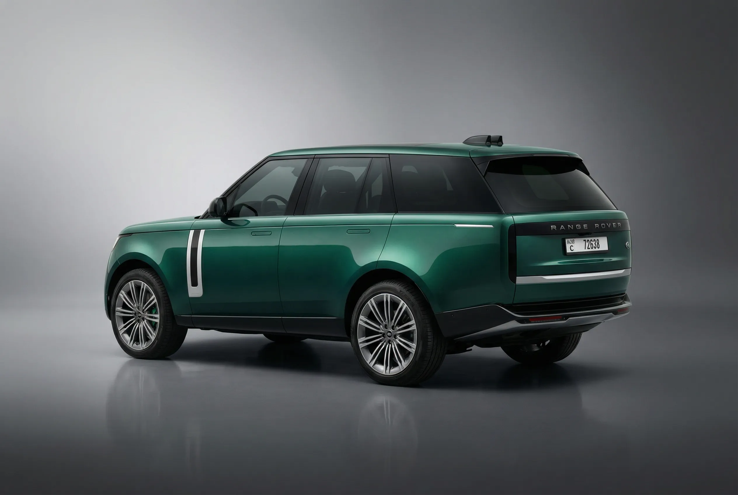 Land Rover Range Rover Autobiography 2023 Green rental in Dubai thumbnail 4