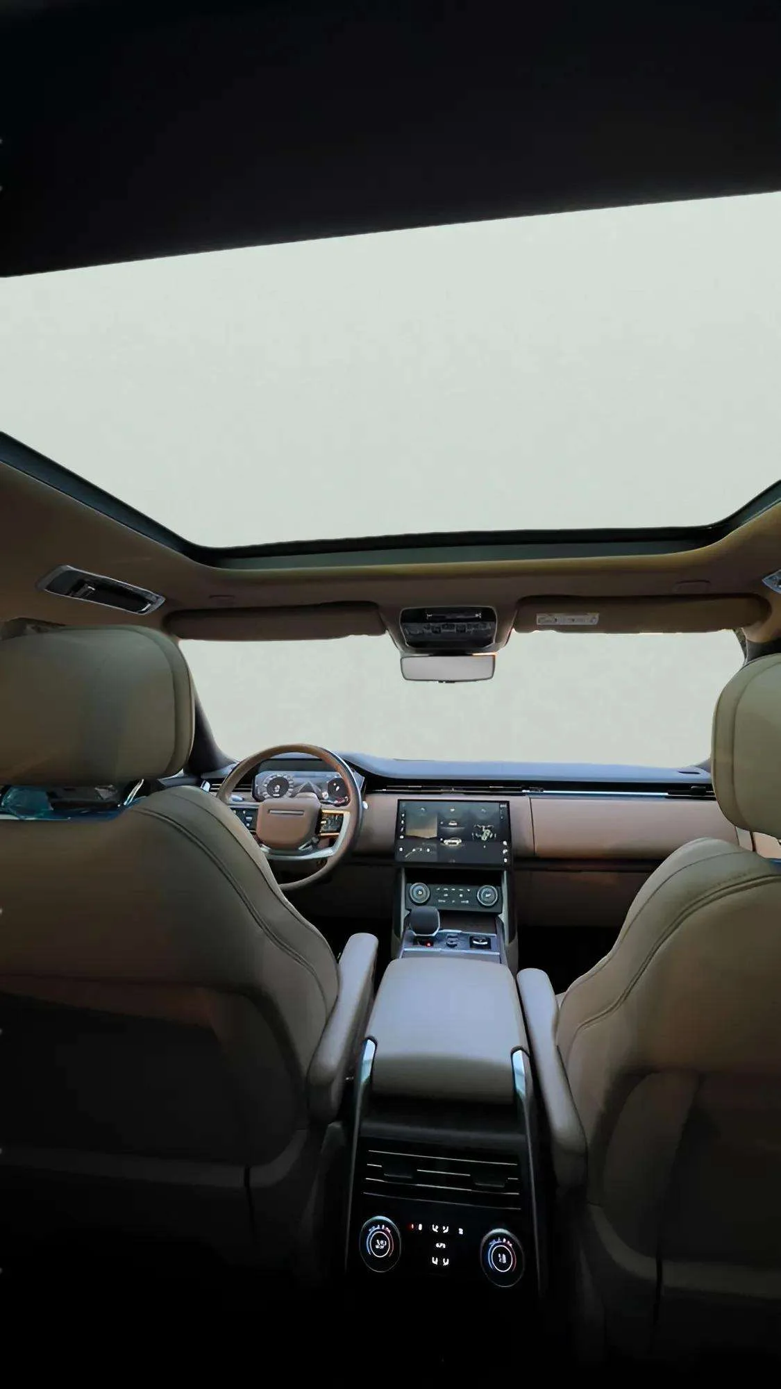 Land Rover Range Rover Hse 2022 Black rental in Dubai thumbnail 7