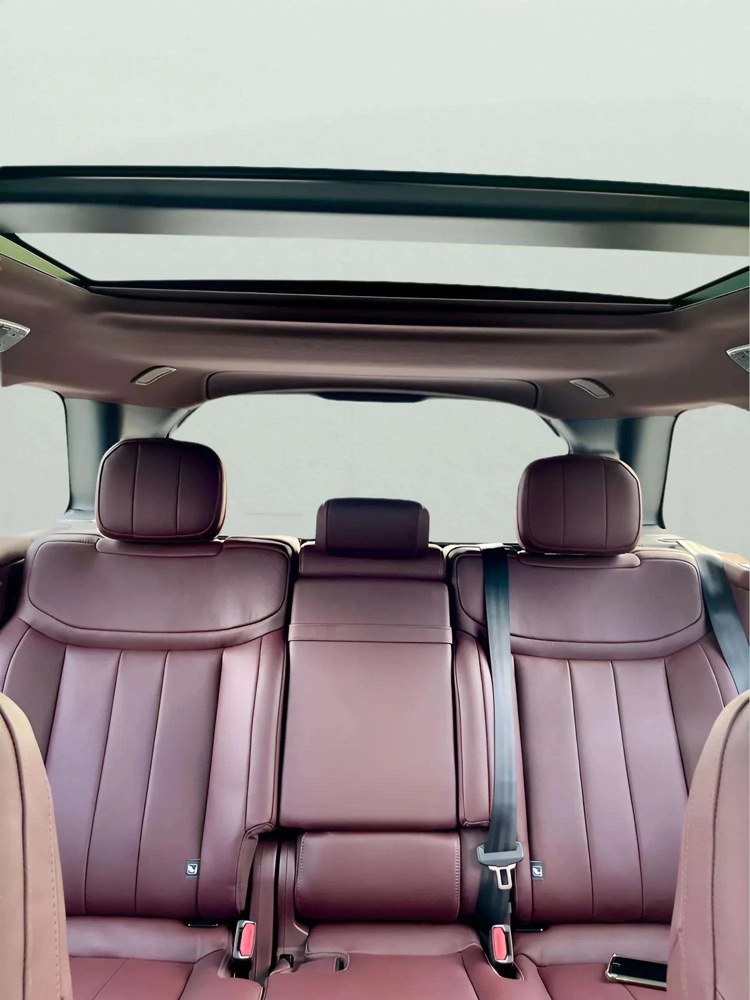 Land Rover Range Rover Hse 2022 Grey rental in Dubai thumbnail 6