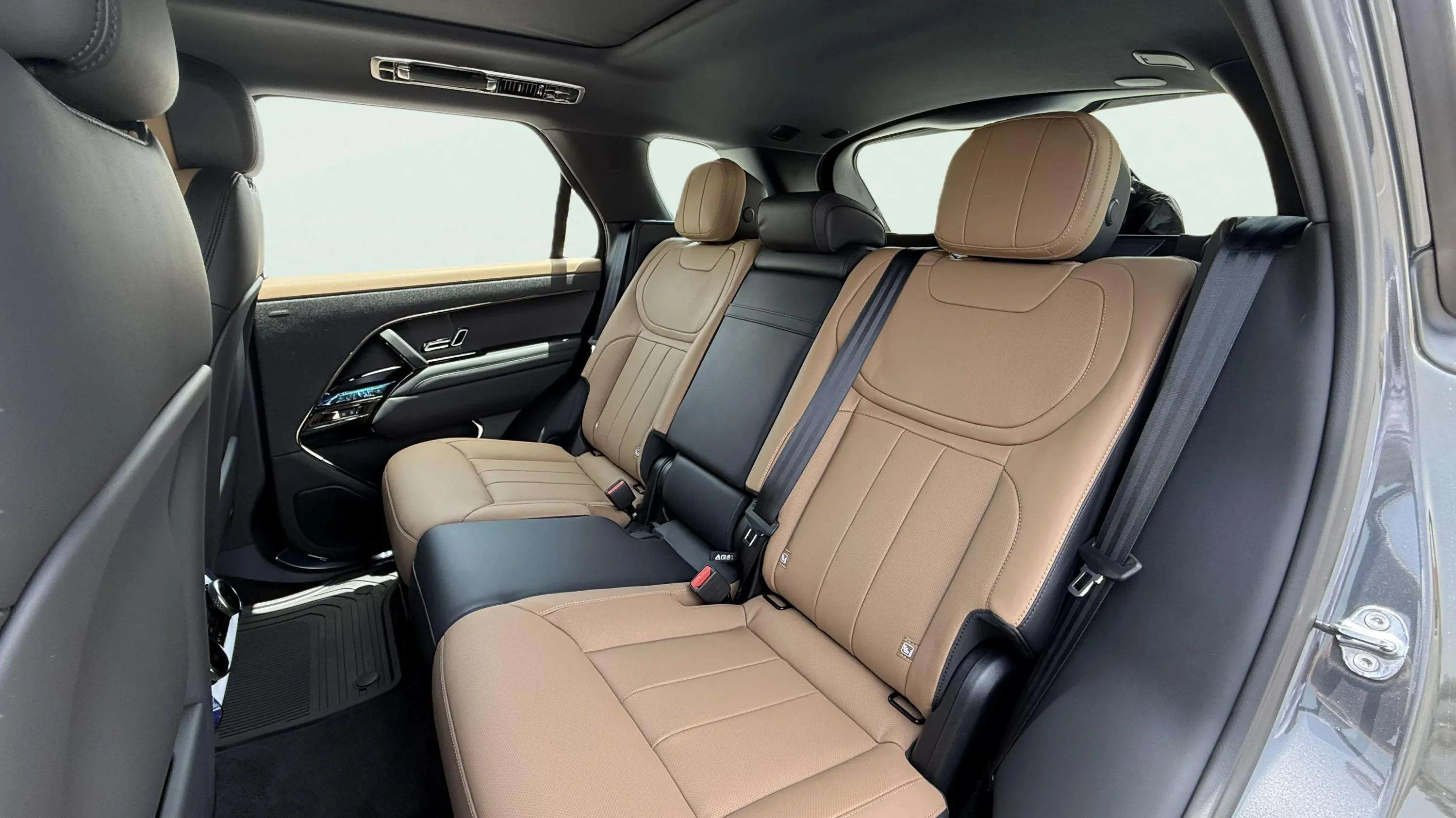 Land Rover Range Rover Sport 2026 Grey rental in Dubai thumbnail 6