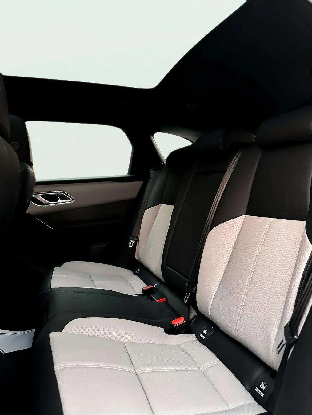 Land Rover Range Rover Velar 2024 White rental in Dubai thumbnail 7