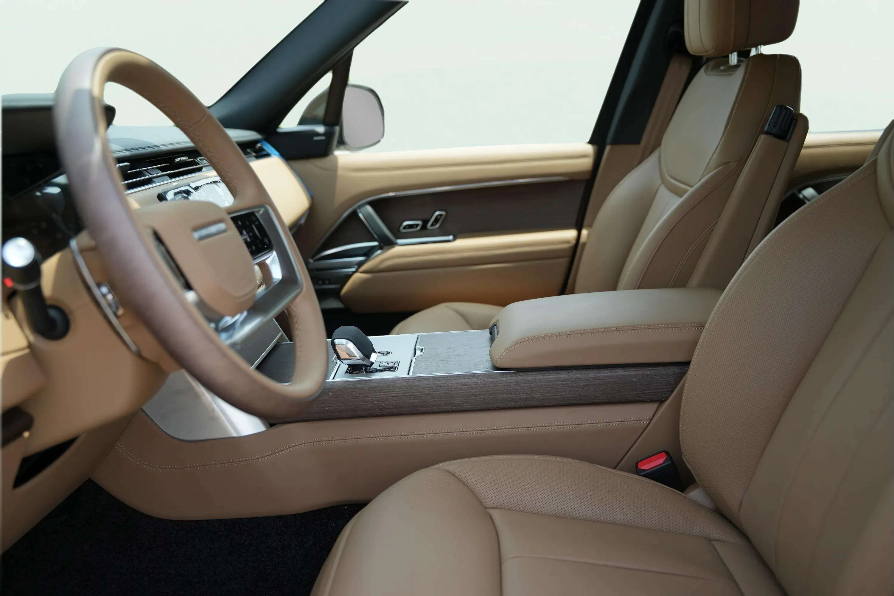 Land Rover Range Rover Vogue 2025 Black rental in Dubai thumbnail 7