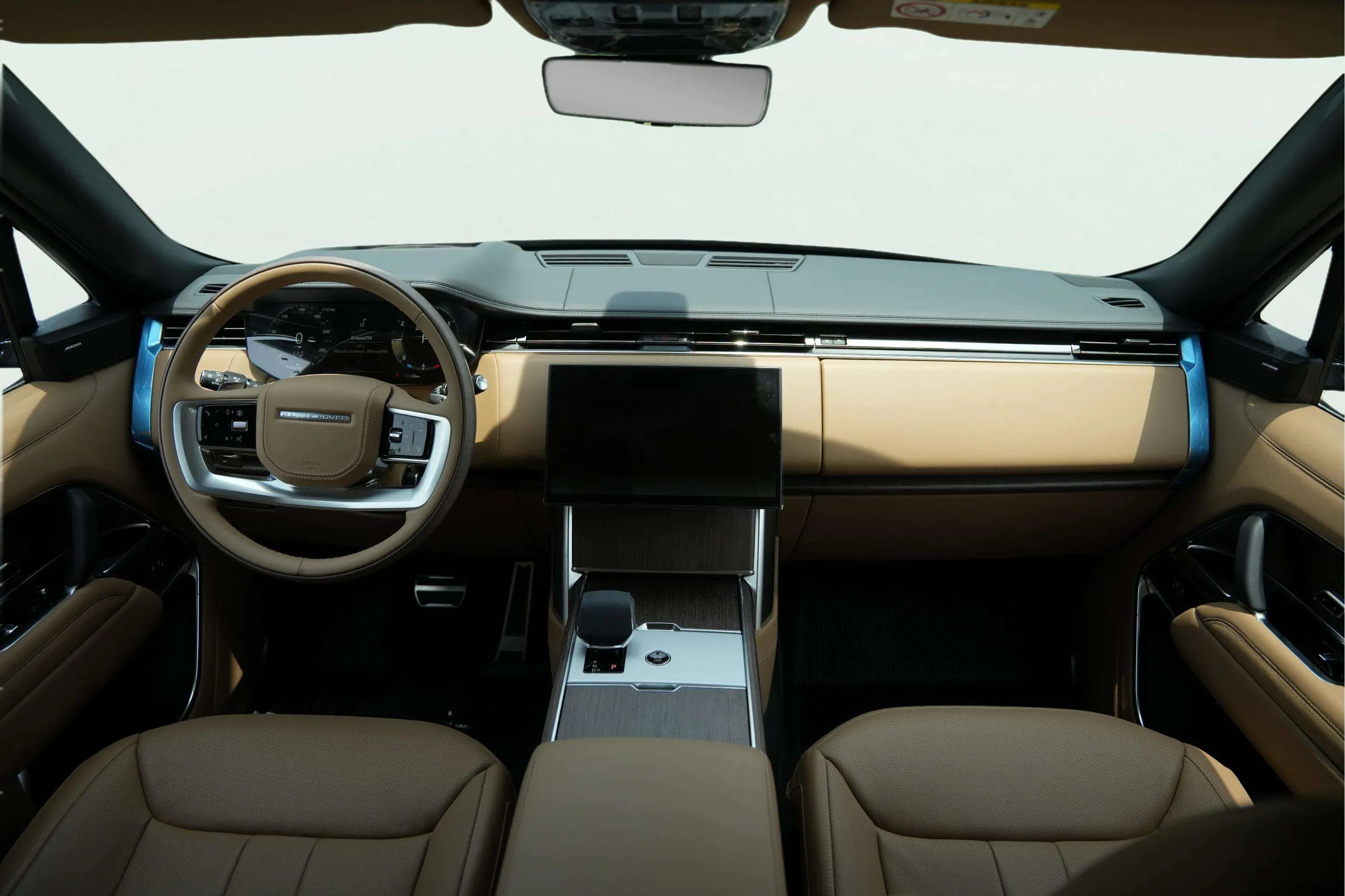 Land Rover Range Rover Vogue 2025 Black rental in Dubai thumbnail 6