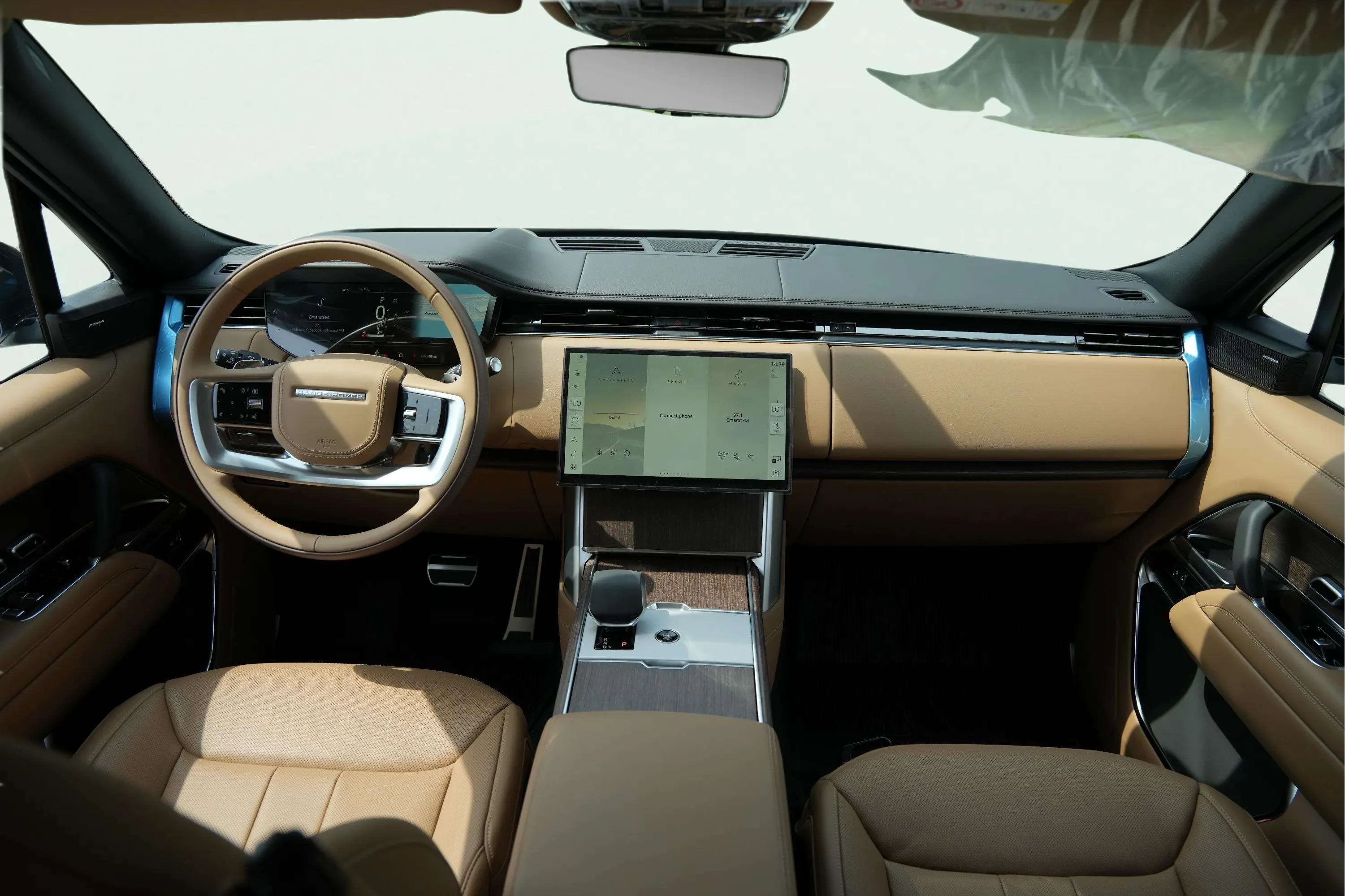 Land Rover Range Rover Vogue 2026 White rental in Dubai thumbnail 6