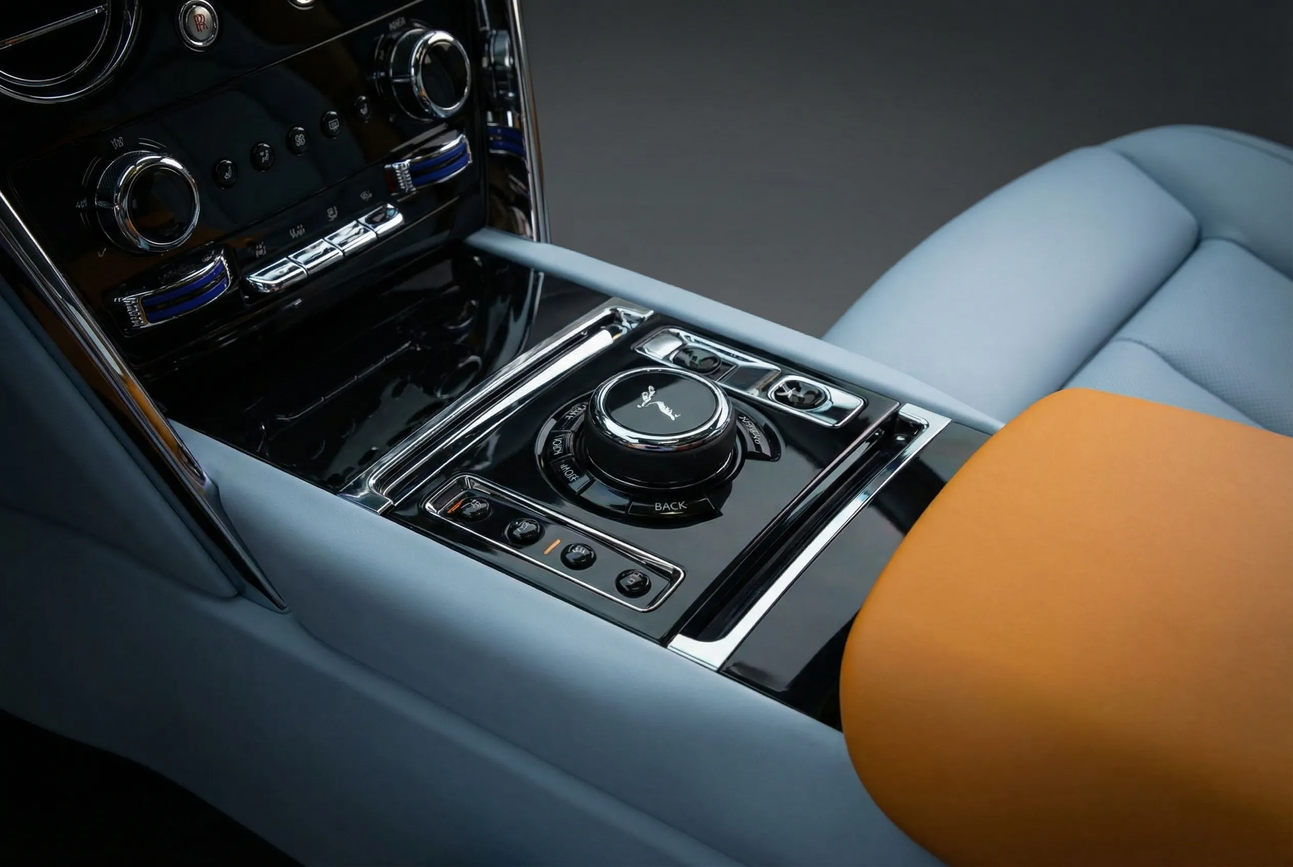 Rolls Royce Cullinan Black Badge 2025 Grey rental in Dubai thumbnail 4
