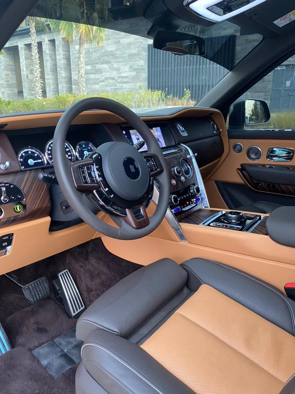 Rolls Royce Cullinan 2023 Silver rental in Dubai thumbnail 5