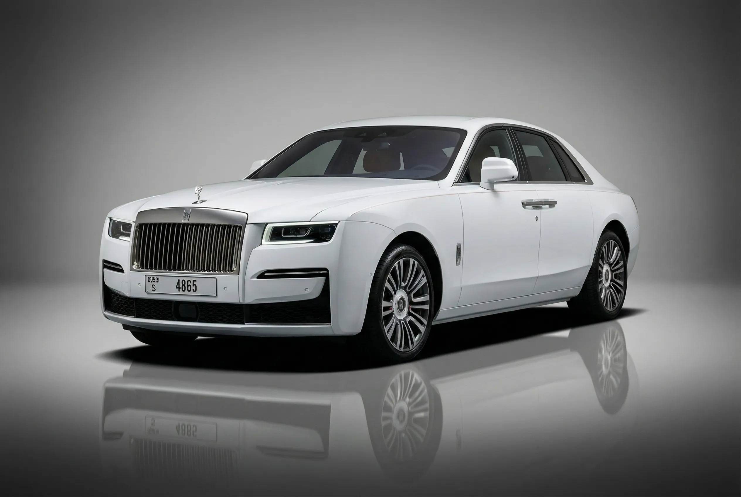 Alquila Rolls Royce en Dubái – Cullinan, Ghost, Phantom, Spectre y Más | Ultra-Lujo con Rotana Star