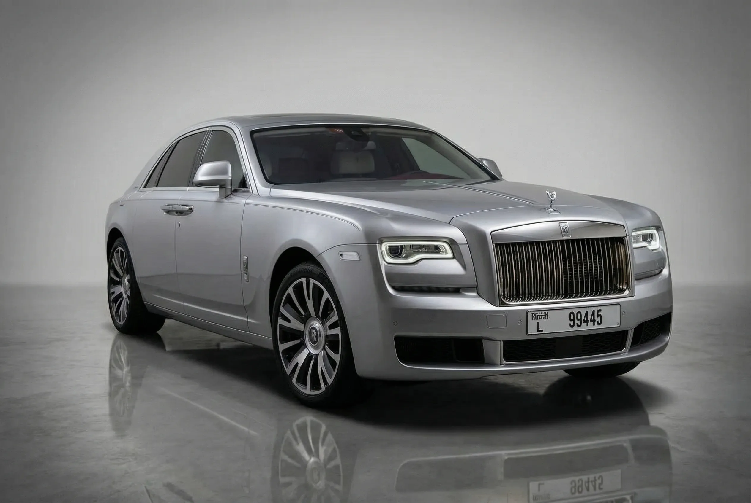 Rolls Royce Ghost 2019 Silver rental in Dubai thumbnail 2
