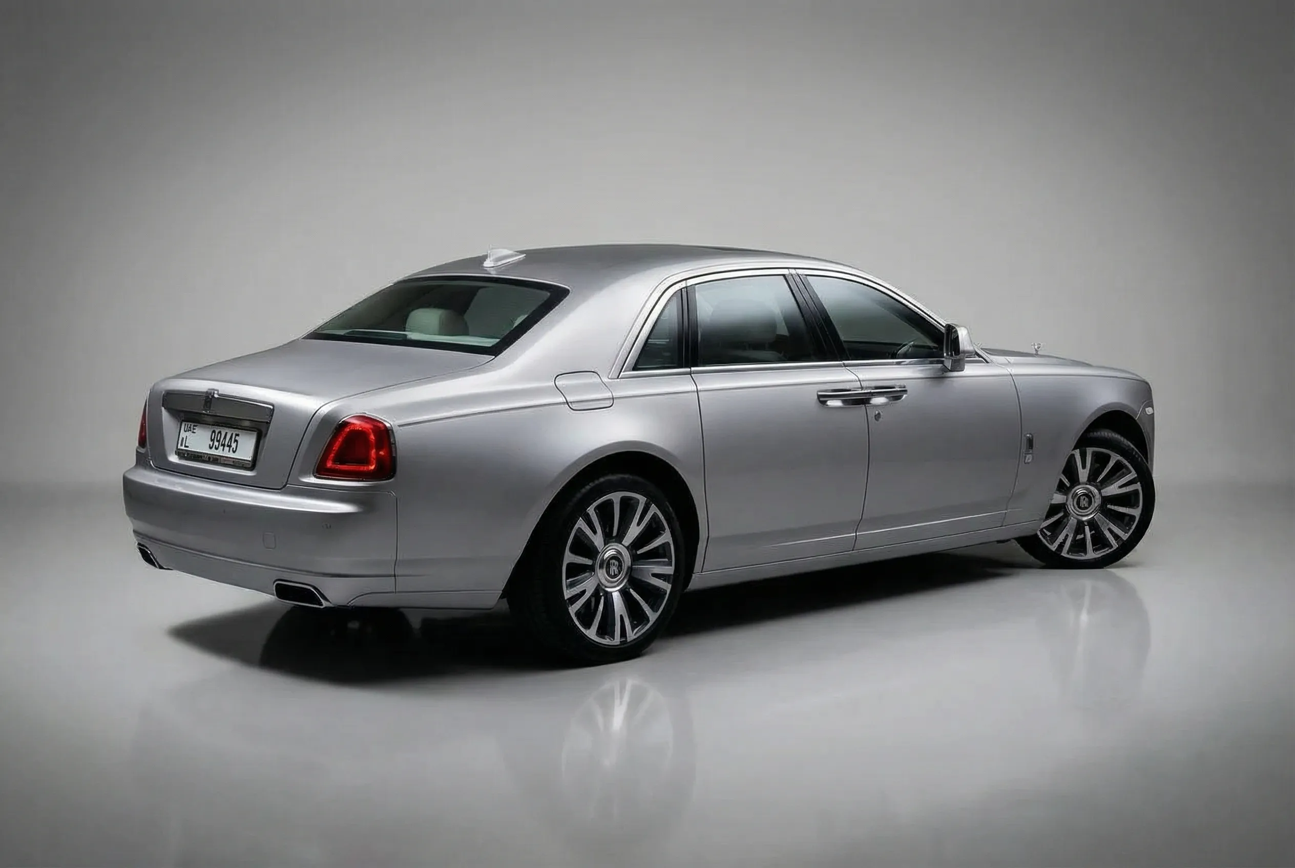 Rolls Royce Ghost 2019 Silver rental in Dubai thumbnail 4