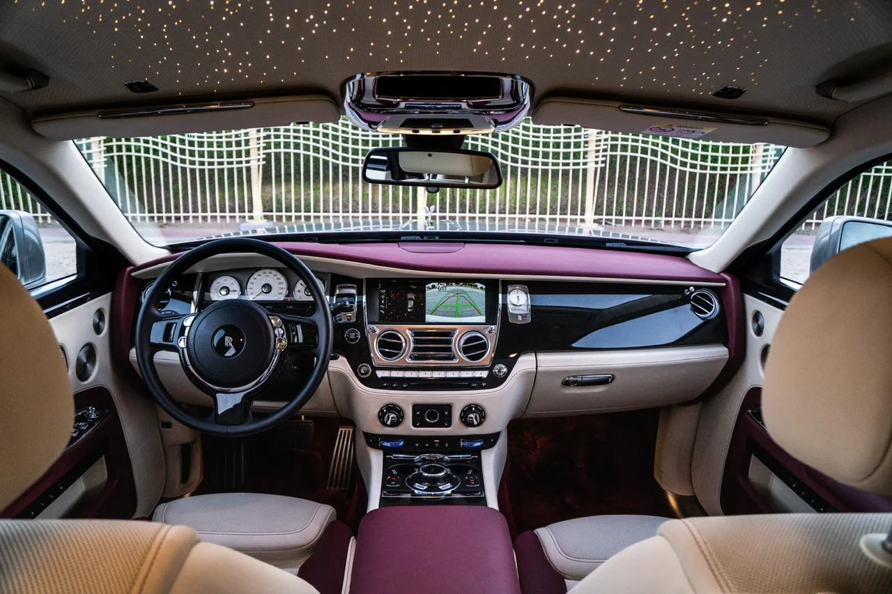 Rolls Royce Ghost 2019 Silver rental in Dubai thumbnail 6